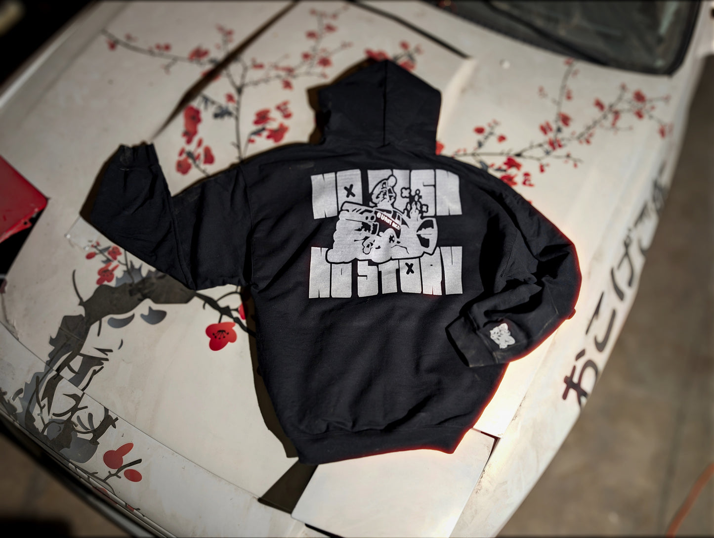 "NO RISK - NO STORY" High Contrast Pullover