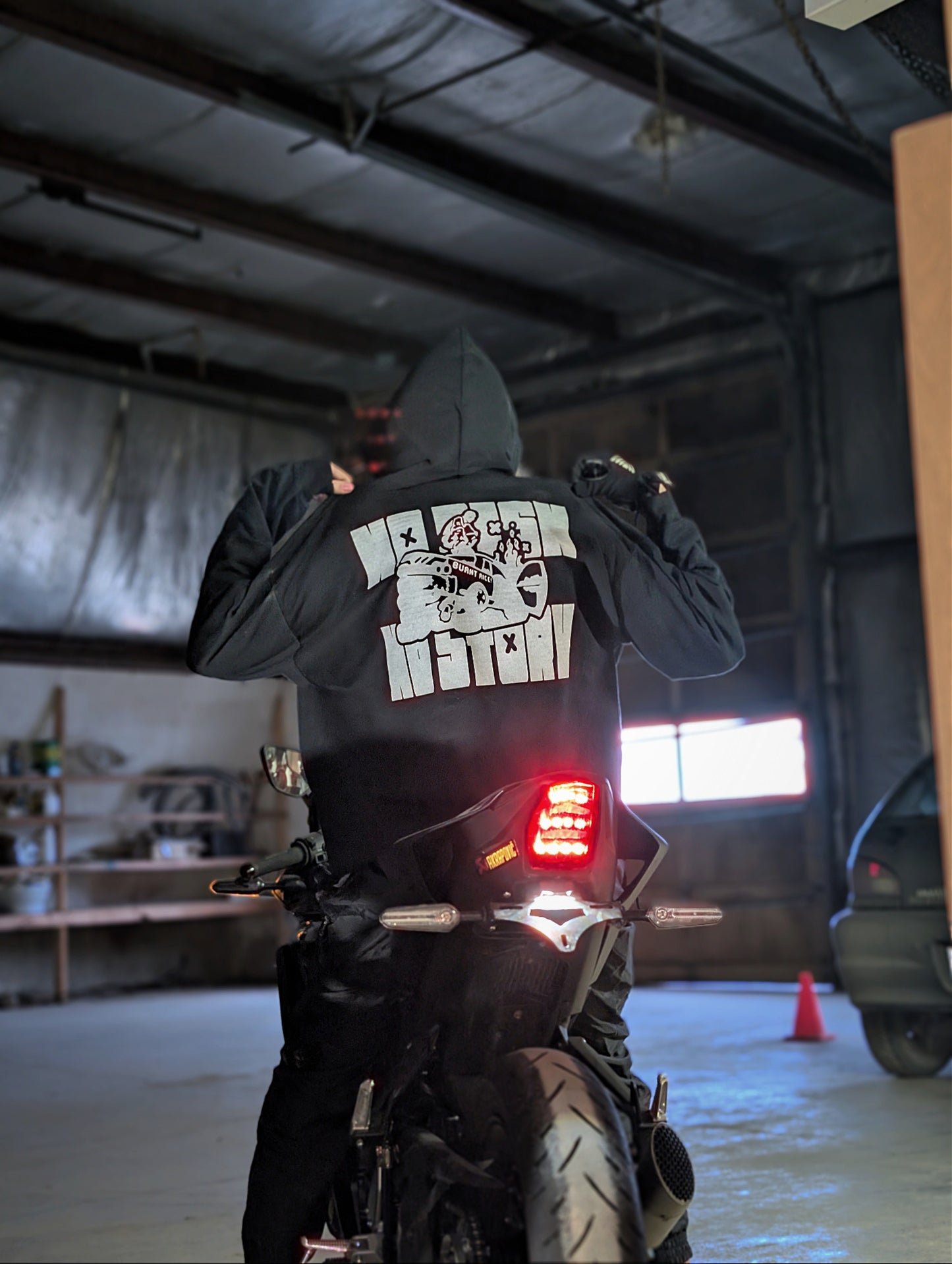 "NO RISK - NO STORY" High Contrast Pullover