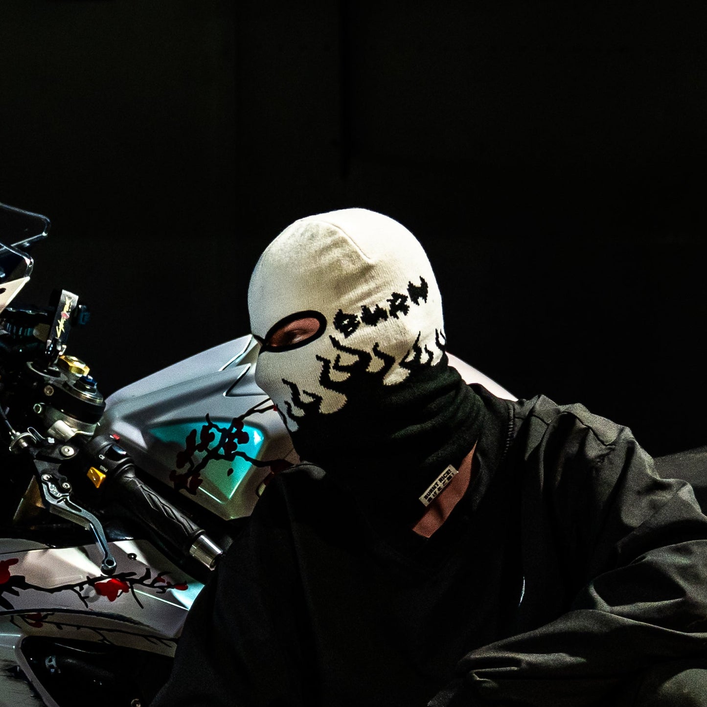 THE SIGNATURE "BURN" MASK